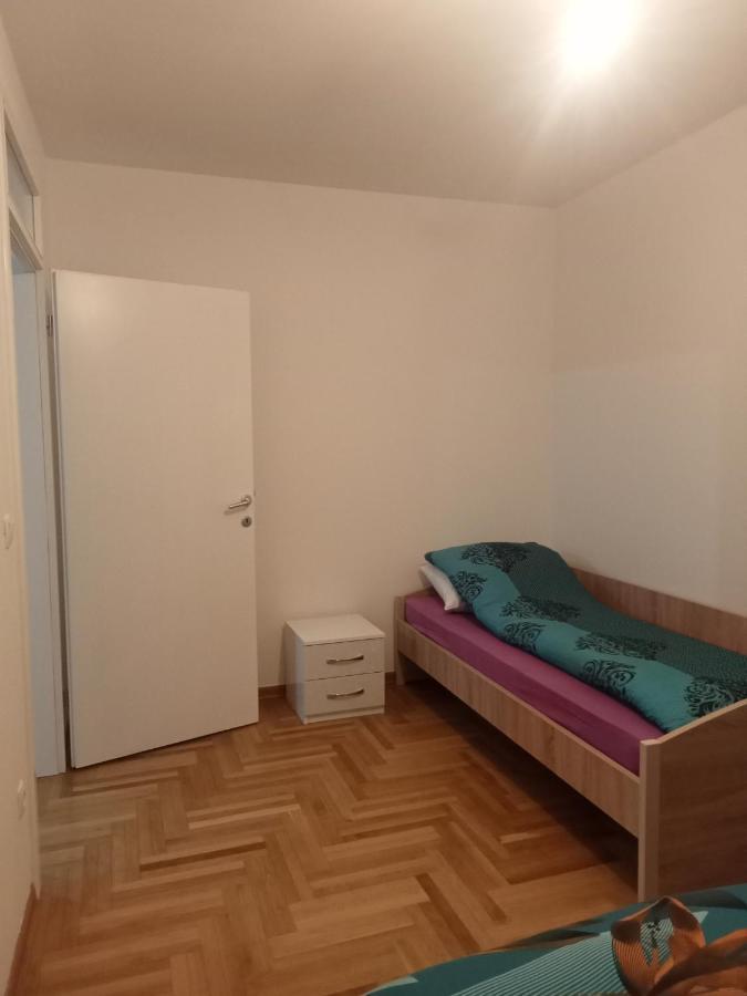 Rooms Near The Airport Sarajevo Ngoại thất bức ảnh