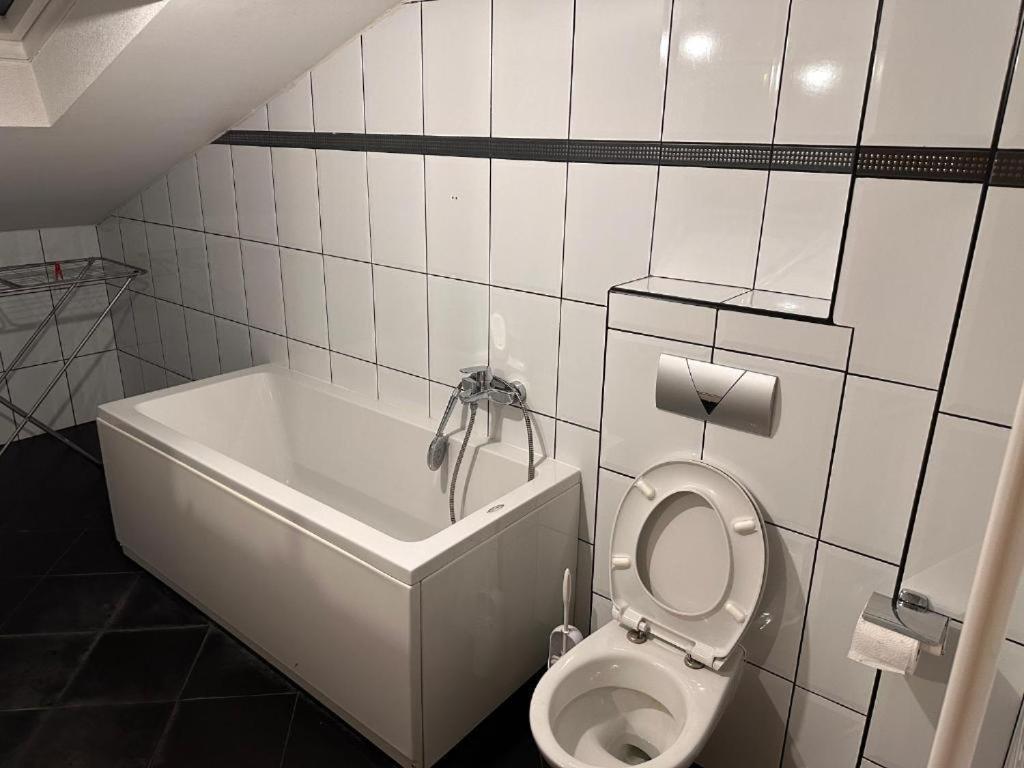 Rooms Near The Airport Sarajevo Ngoại thất bức ảnh
