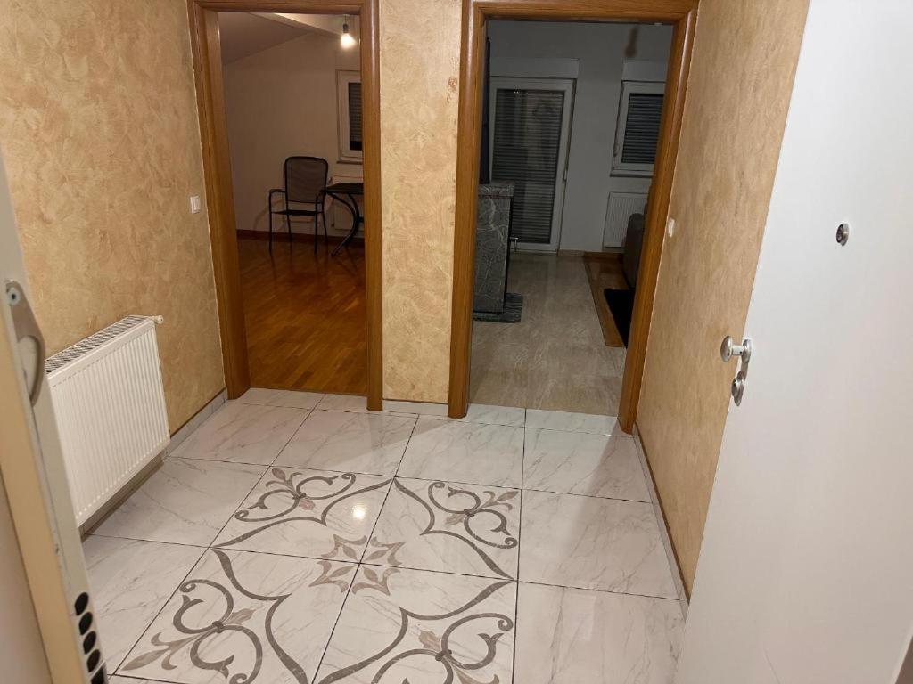 Rooms Near The Airport Sarajevo Ngoại thất bức ảnh