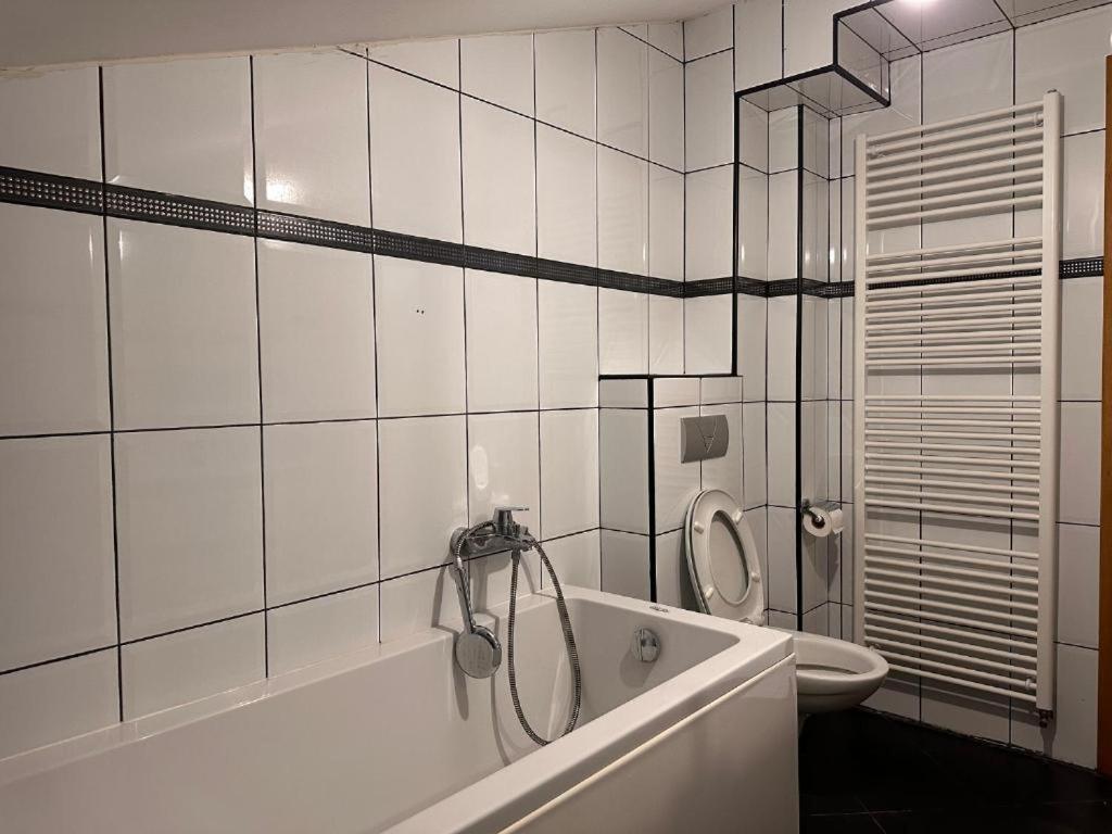 Rooms Near The Airport Sarajevo Ngoại thất bức ảnh